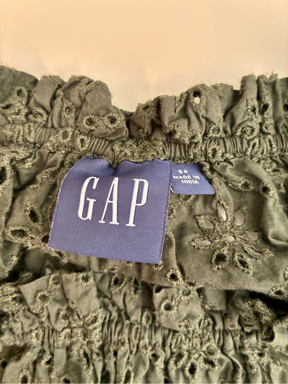 Gap Dark Forest Green Eyelet Ruffle Neck Blouse S (Fits M) -Excellent Condition